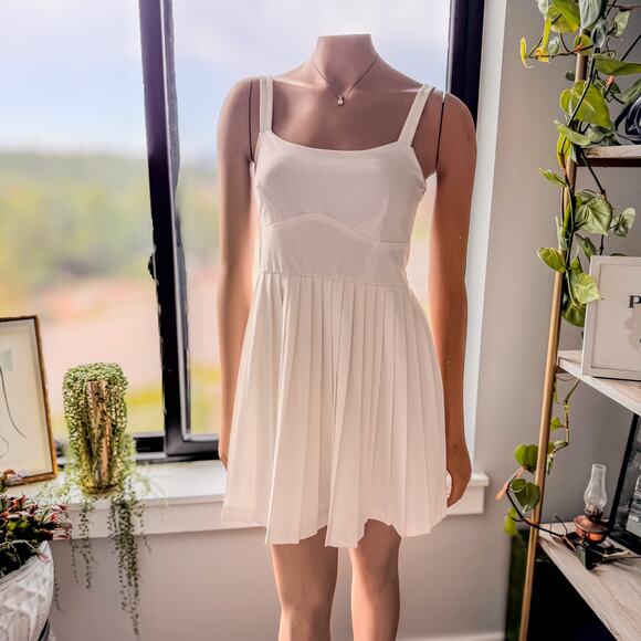 Trixxi by Francesca’s, Sharlene Strappy Pleated Waist White Mini Dress, X-Large - Picture 2 of 12